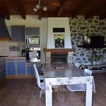 4 Personnes Dans Le Cantal Animaux Bienvenus Holiday home *