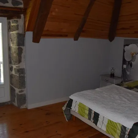 4 Personnes Dans Le Cantal Animaux Bienvenus *