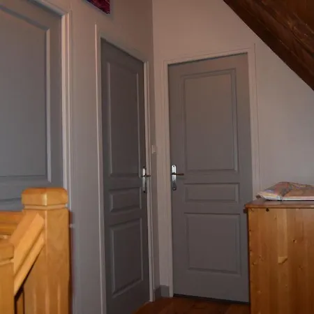 4 Personnes Dans Le Cantal Animaux Bienvenus 別荘 *