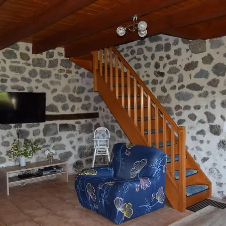 4 Personnes Dans Le Cantal Animaux Bienvenus * Lascelle