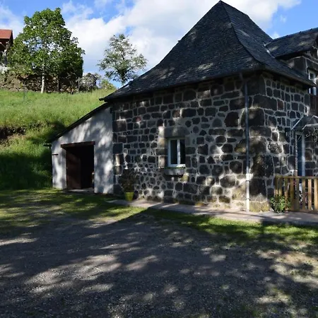 4 Personnes Dans Le Cantal Animaux Bienvenus *