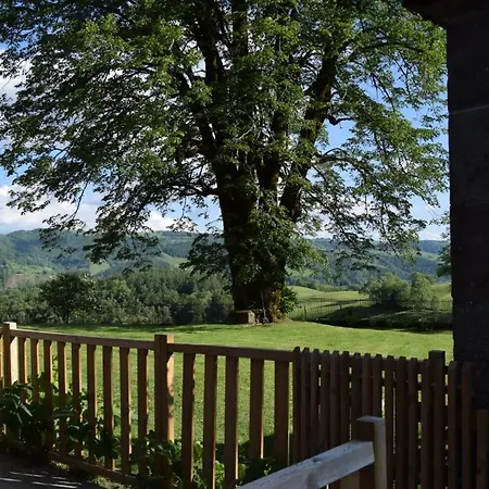 4 Personnes Dans Le Cantal Animaux Bienvenus 펜션