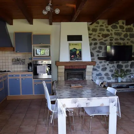 4 Personnes Dans Le Cantal Animaux Bienvenus Feriehus *