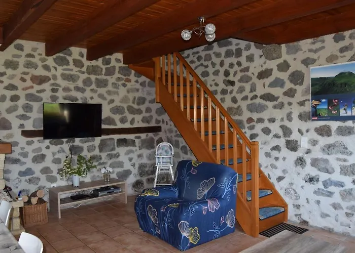 4 Personnes Dans Le Cantal Animaux Bienvenus * Lascelle