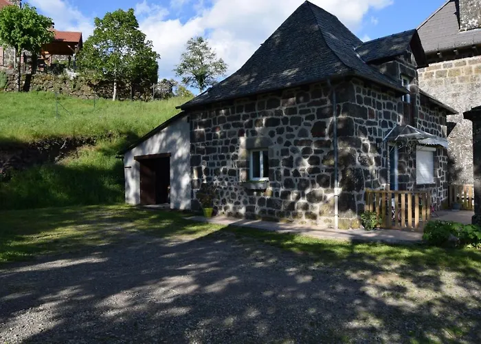 4 Personnes Dans Le Cantal Animaux Bienvenus *