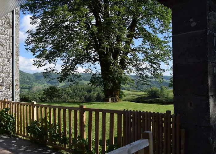 4 Personnes Dans Le Cantal Animaux Bienvenus Casa de Férias