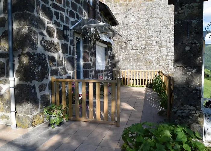 4 Personnes Dans Le Cantal Animaux Bienvenus Casa de Férias *